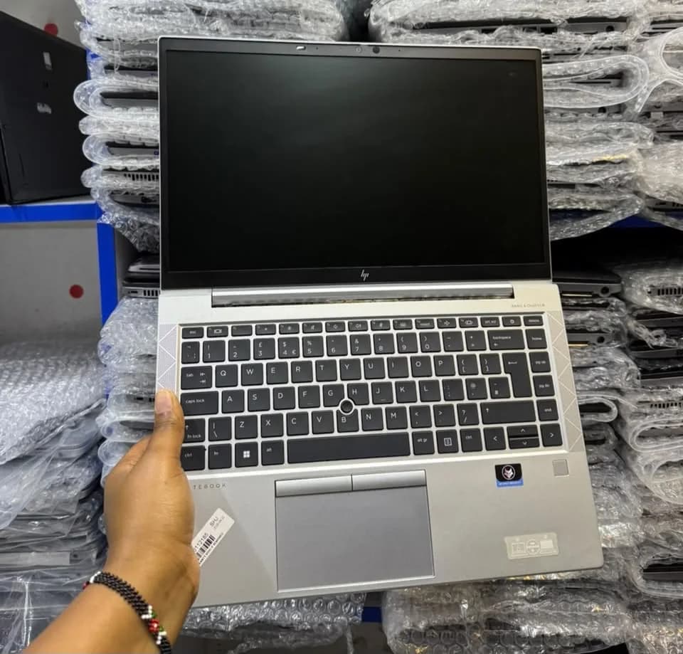 Hp Elitebook 845 g7 Ryzen 5 8gb ram 256ssd