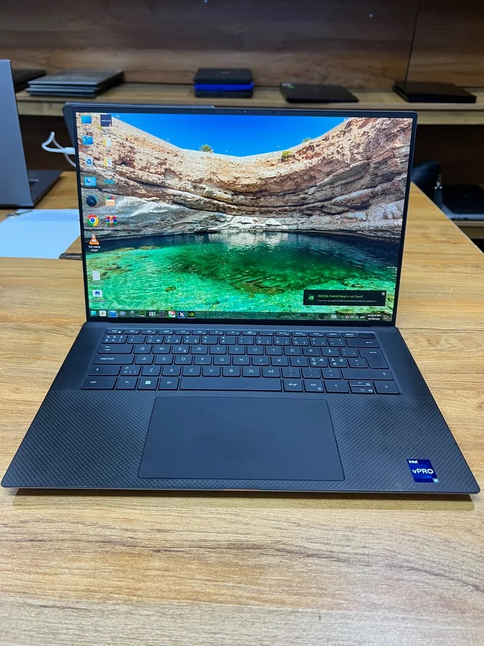 Dell Precision 5570 - core i9-12900H 12th gen 2.5Ghz - 16GB Ram (2 slots) - 512GB SSD (2 ssd slots) - 8GB RTX A2000 graphics - 15 FHD screen