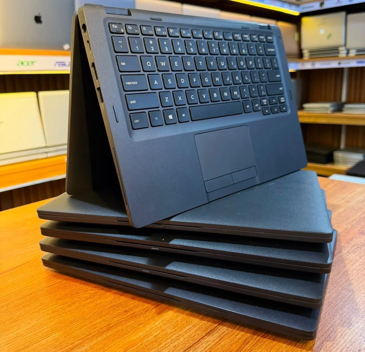 Dell Latitude 5300 - intel Core i7 8th gen - 8GB Ram - 256GB SSD - 13 inch FHD Touchscreen x360
