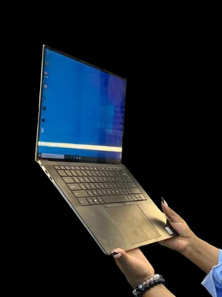 DELL PRECISION 5330 COI7 8TH GEN 16GB RAM 512GB SSD 4GB NVIDIA Quadro GRAPHICS